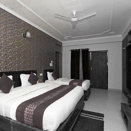 فندق New Tehriفي  Oyo 11877 Royal Residency المظهر الخارجي الصورة